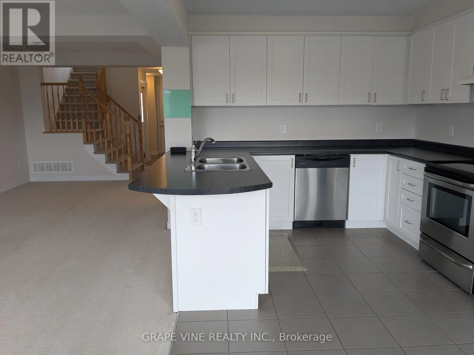 582 MEADOWCREEK CIRCLE