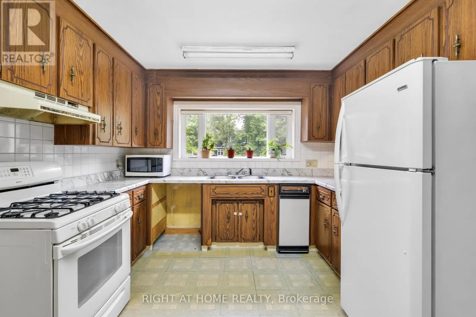 265 FIDDLERS GREEN ROAD