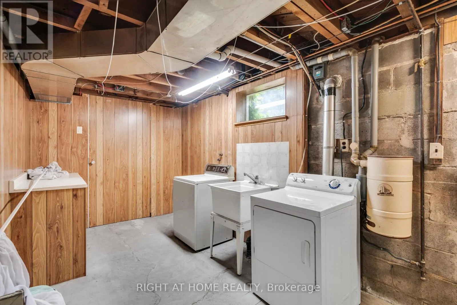 265 FIDDLERS GREEN ROAD