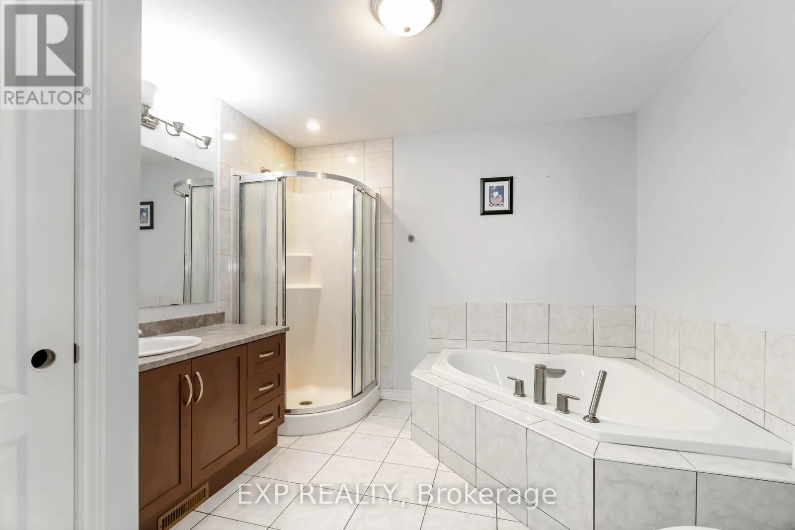 102 ASSELIN STREET S