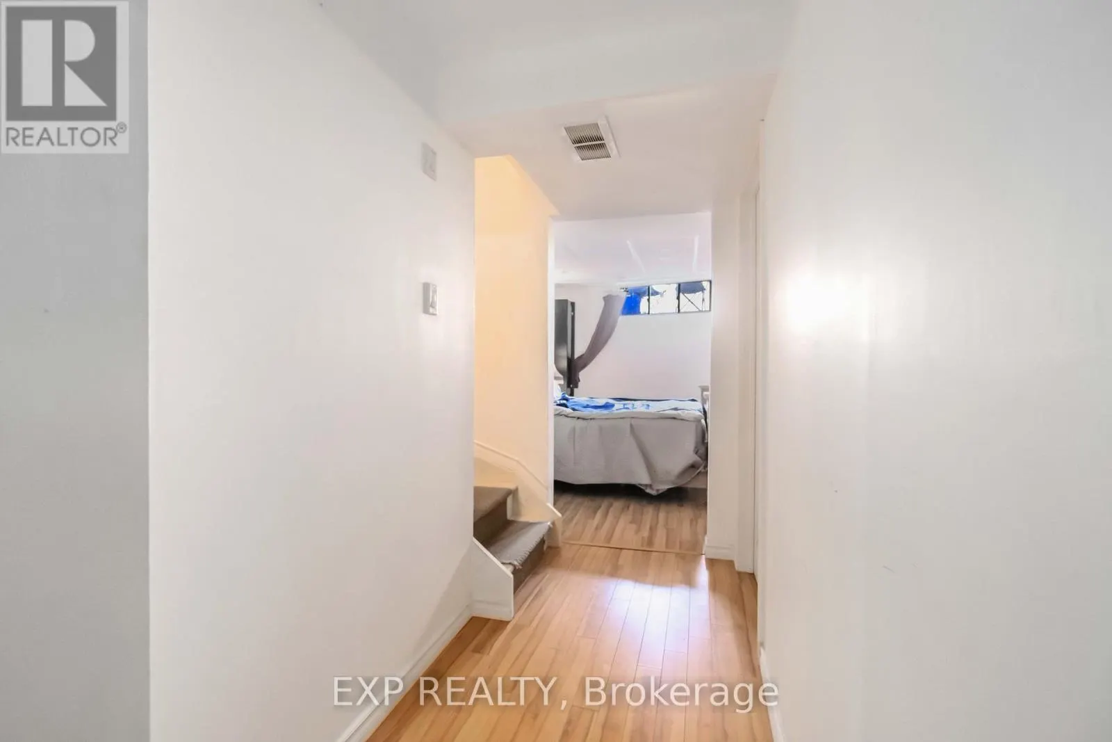 102 ASSELIN STREET S