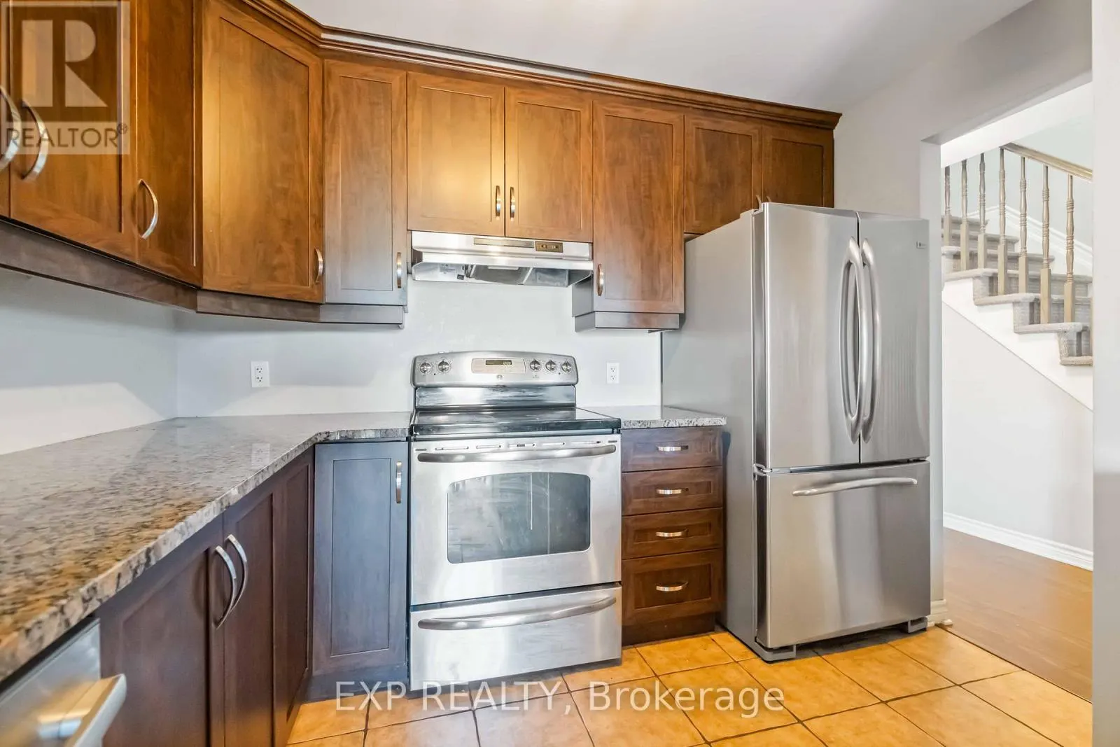 102 ASSELIN STREET S