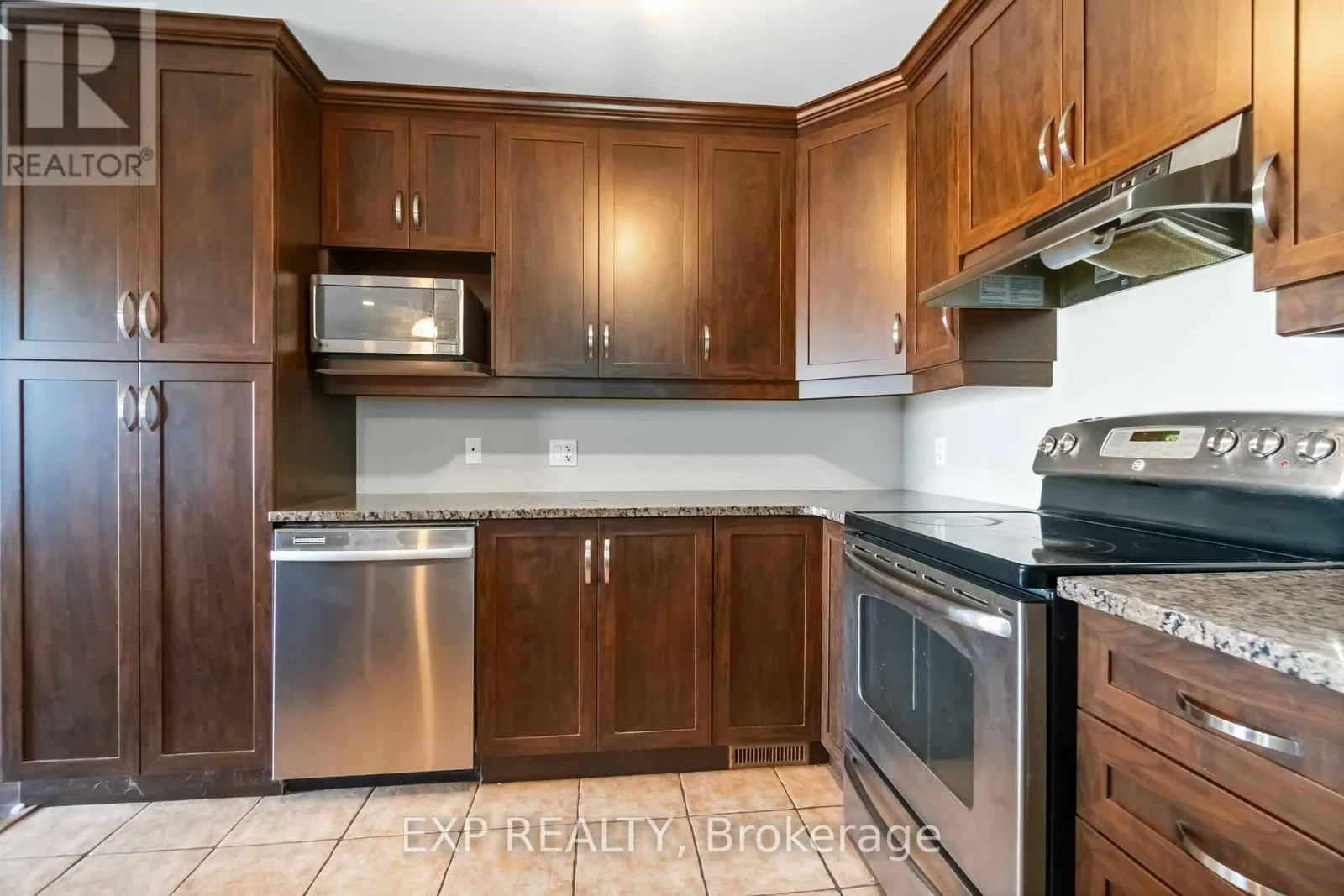 102 ASSELIN STREET S