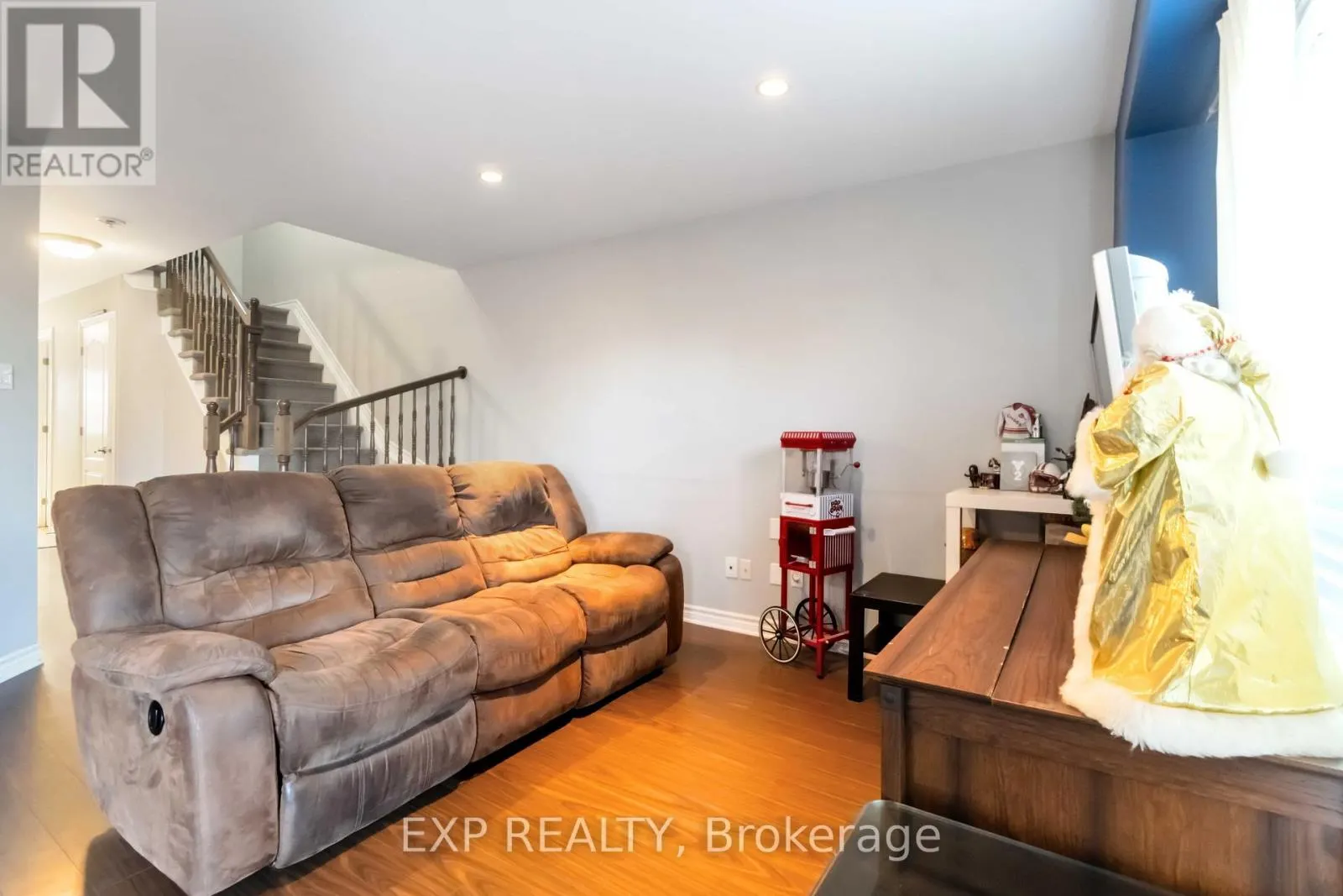 102 ASSELIN STREET S