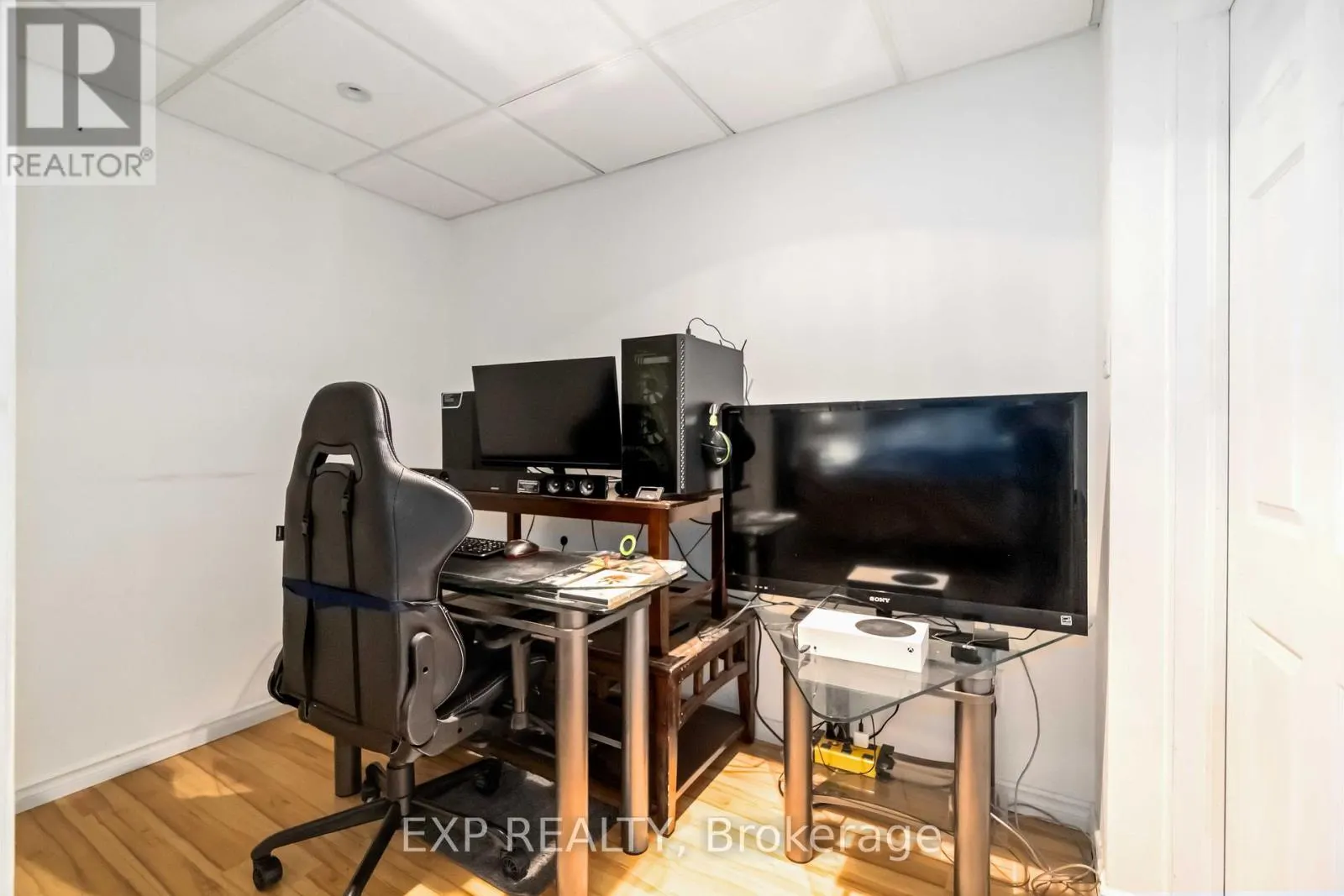 102 ASSELIN STREET S