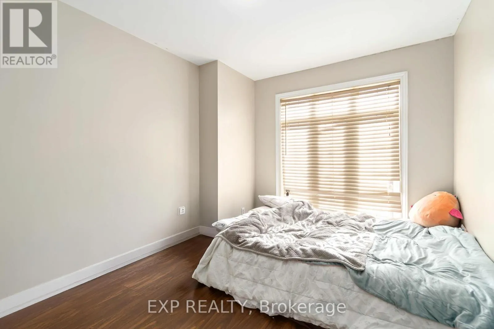 102 ASSELIN STREET S