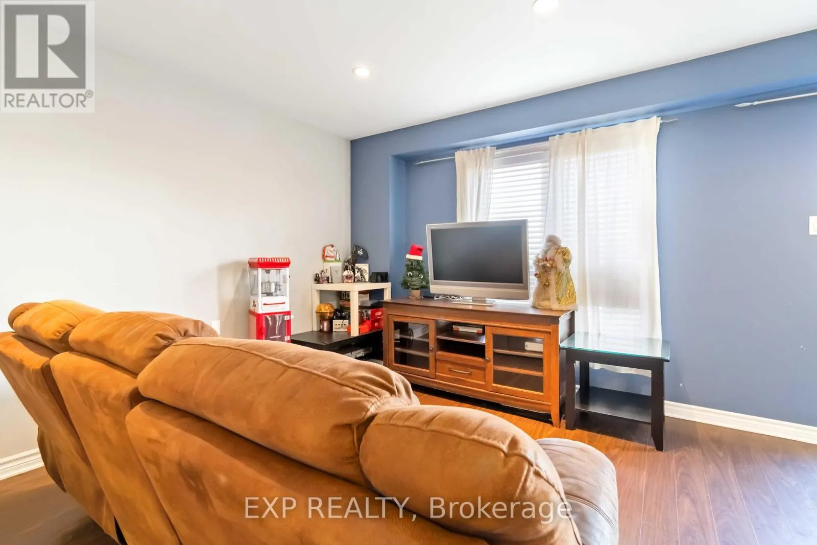 102 ASSELIN STREET S