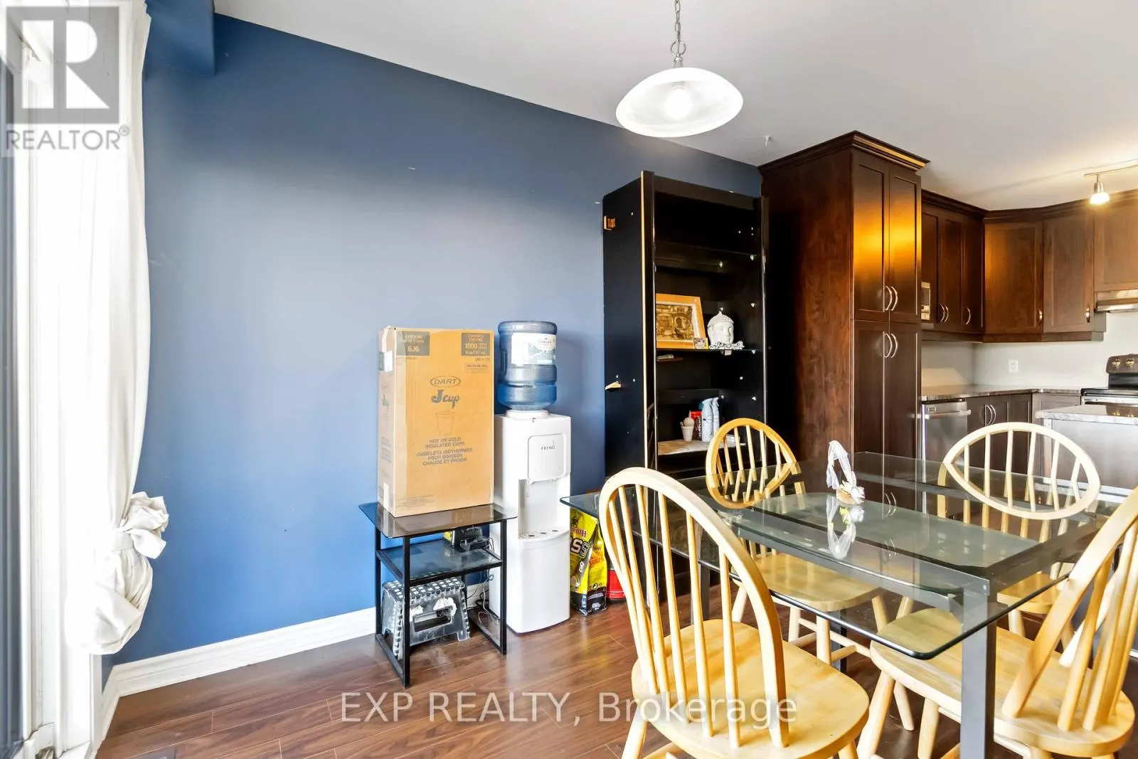 102 ASSELIN STREET S