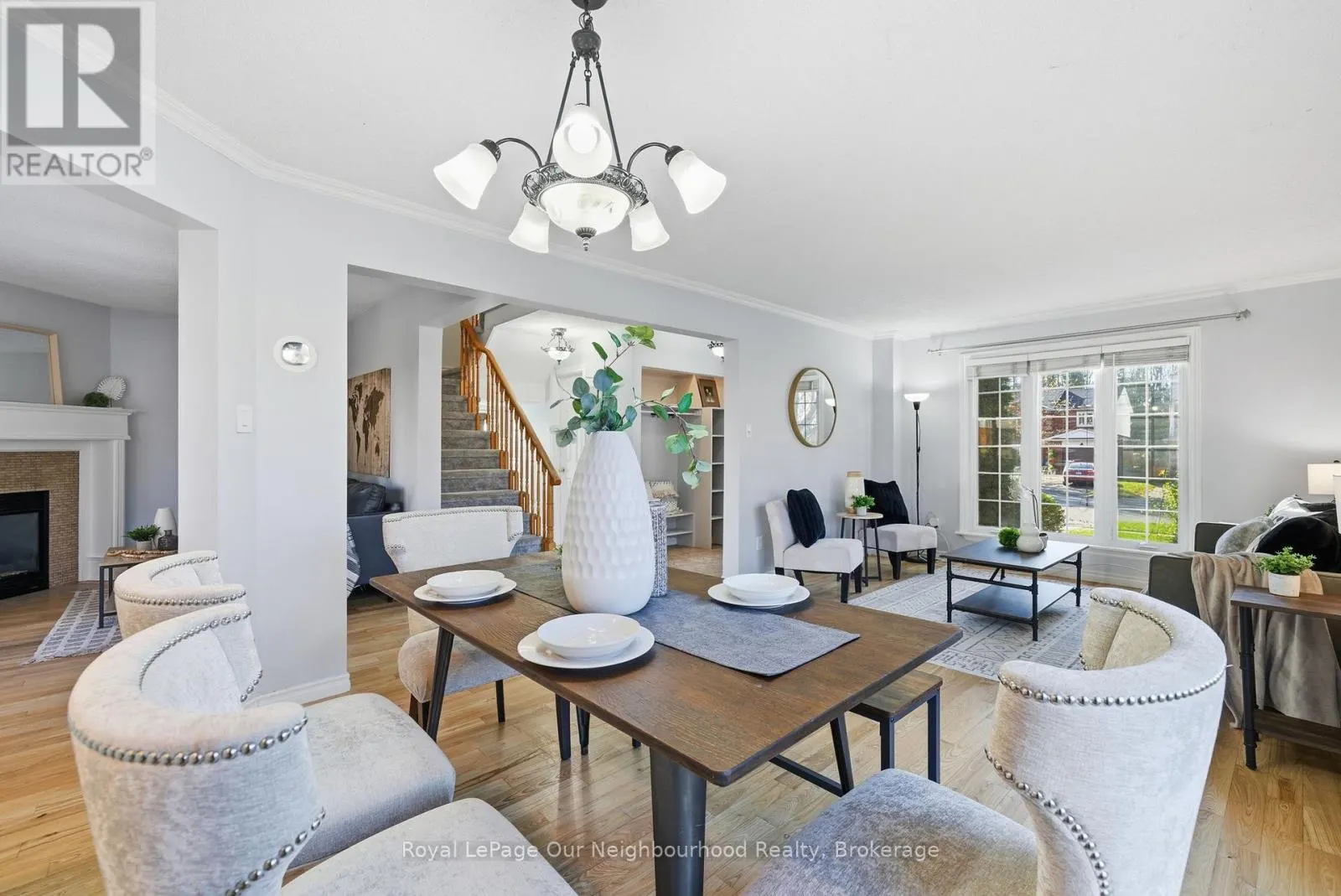 719 DAINTRY CRESCENT