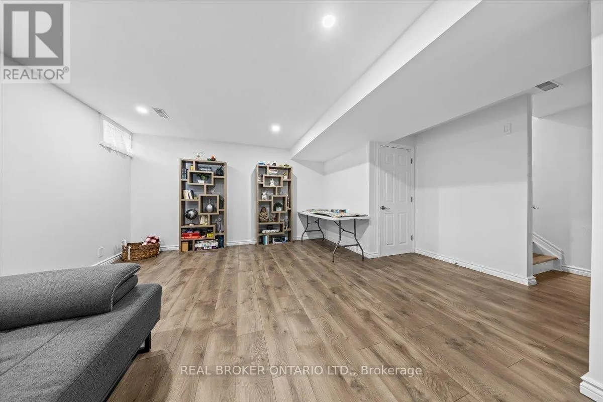 504 BROADLEAF STREET