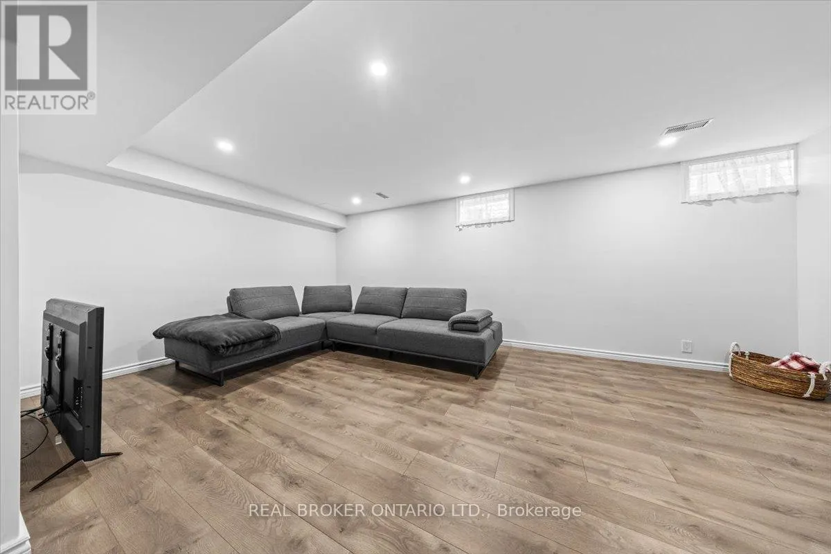 504 BROADLEAF STREET