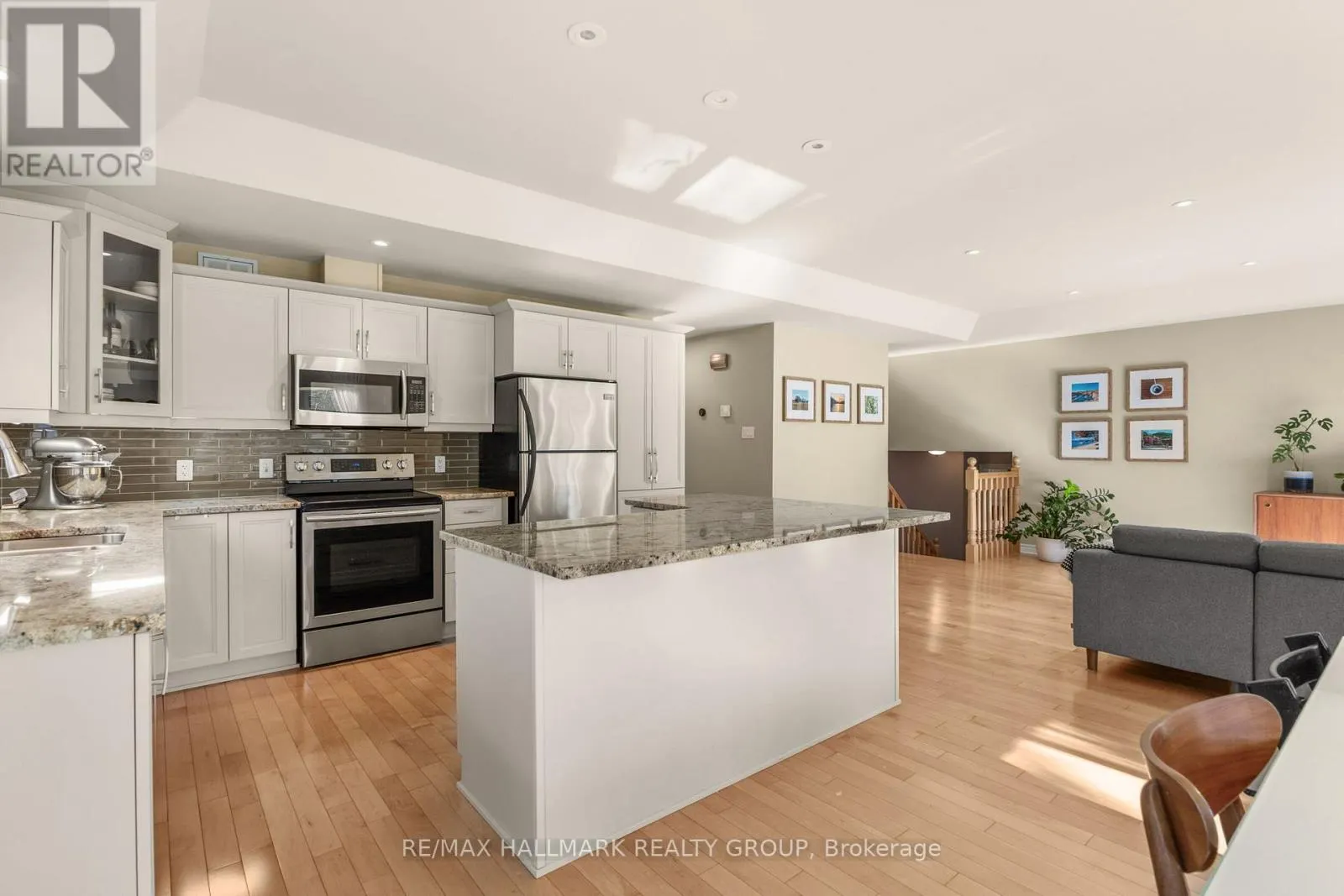 2605 PIERRETTE DRIVE