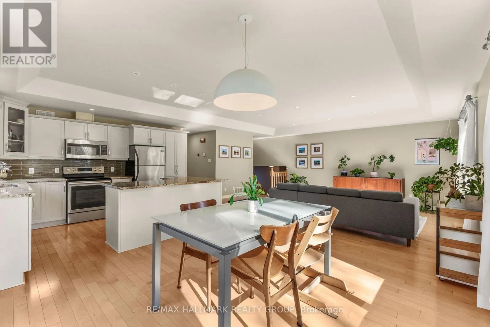 2605 PIERRETTE DRIVE