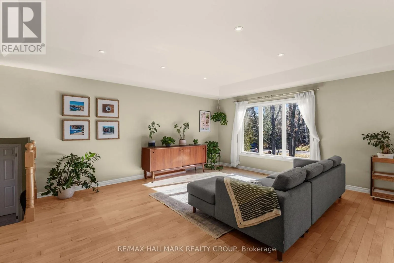 2605 PIERRETTE DRIVE