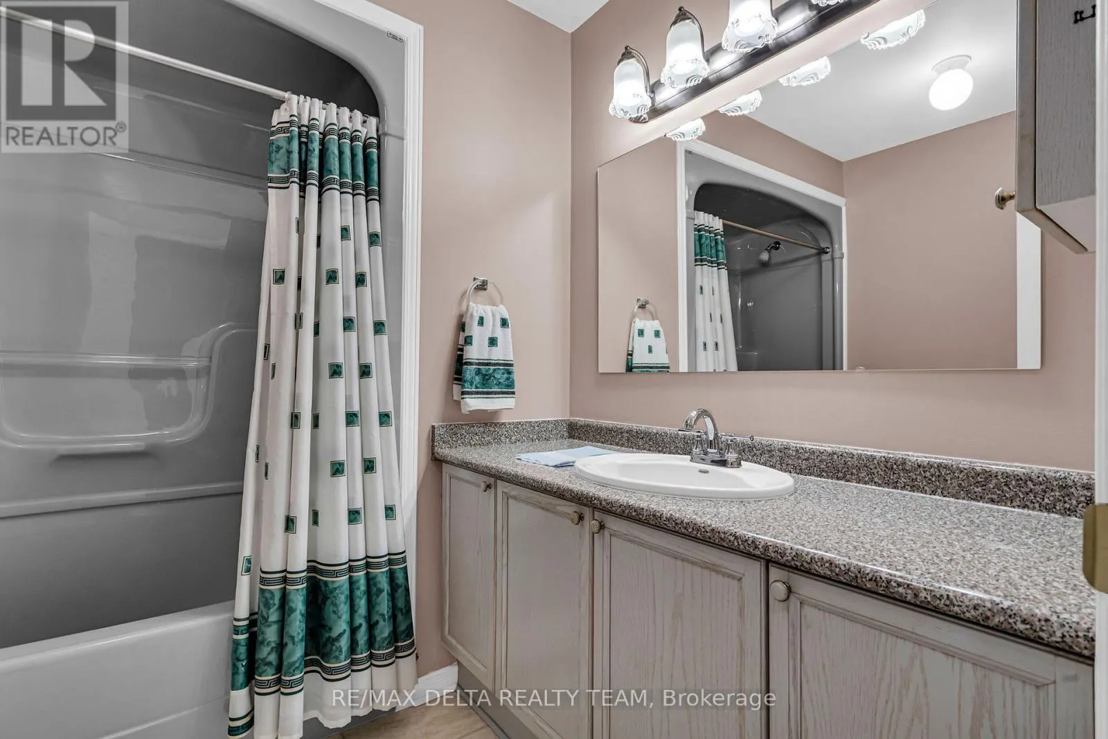 6565 DES CHOUETTES LANE