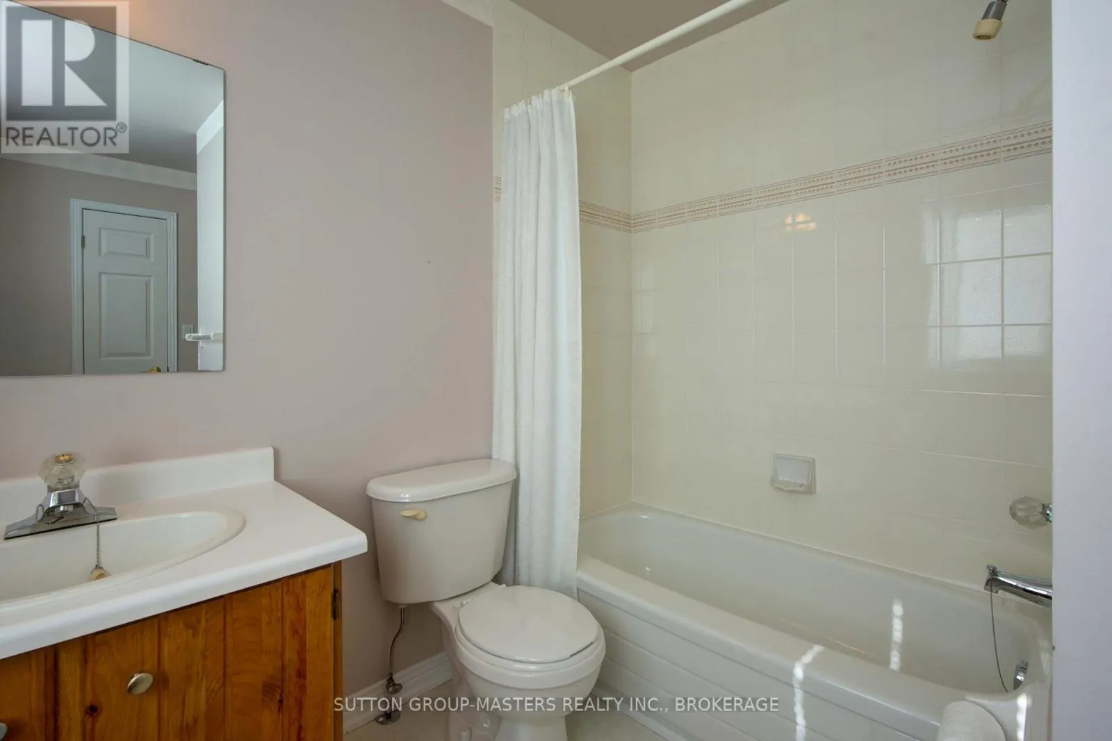 COUNTRY CL - 17 COUNTRY CLUB DRIVE, #Country Cl