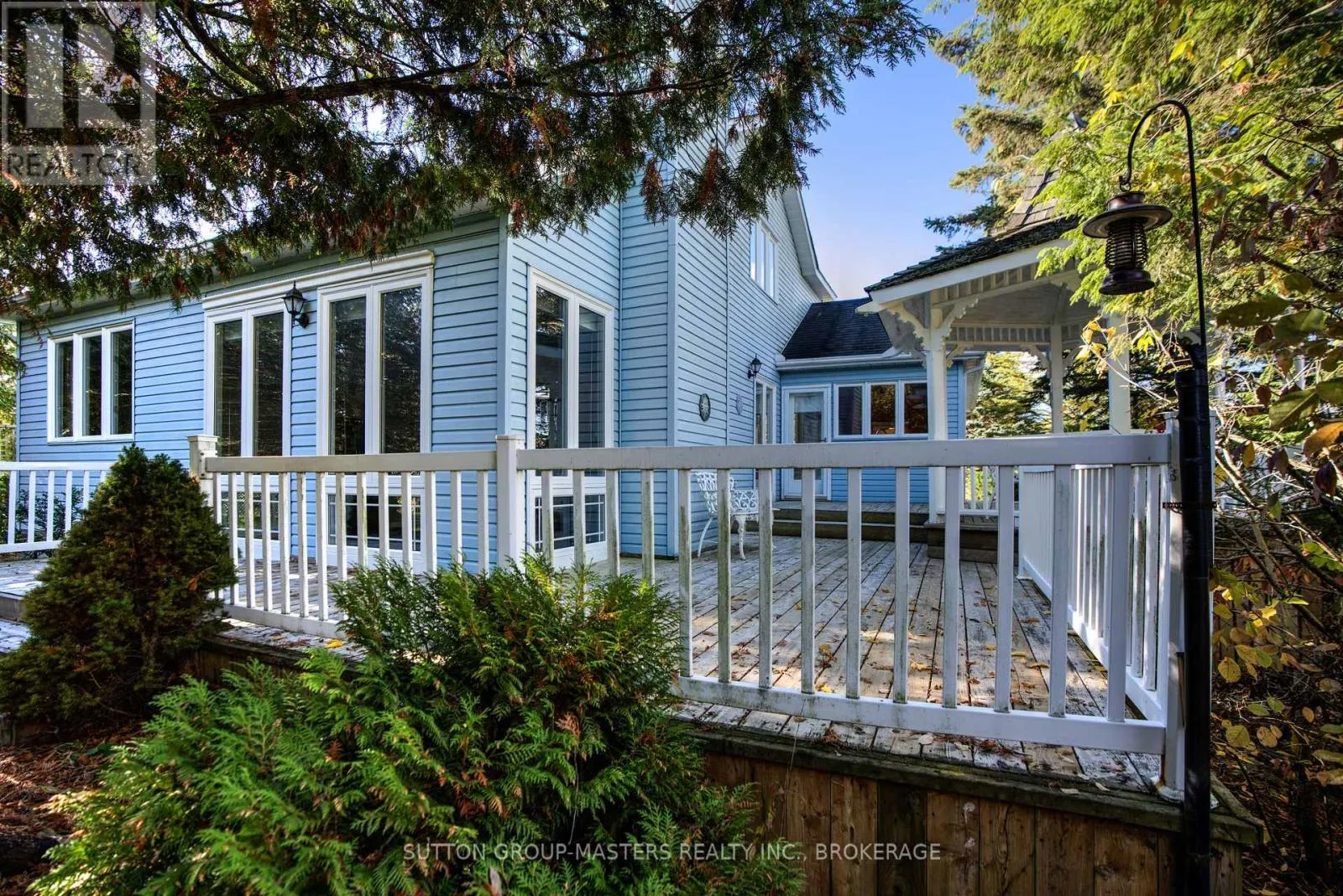 COUNTRY CL - 17 COUNTRY CLUB DRIVE, #Country Cl