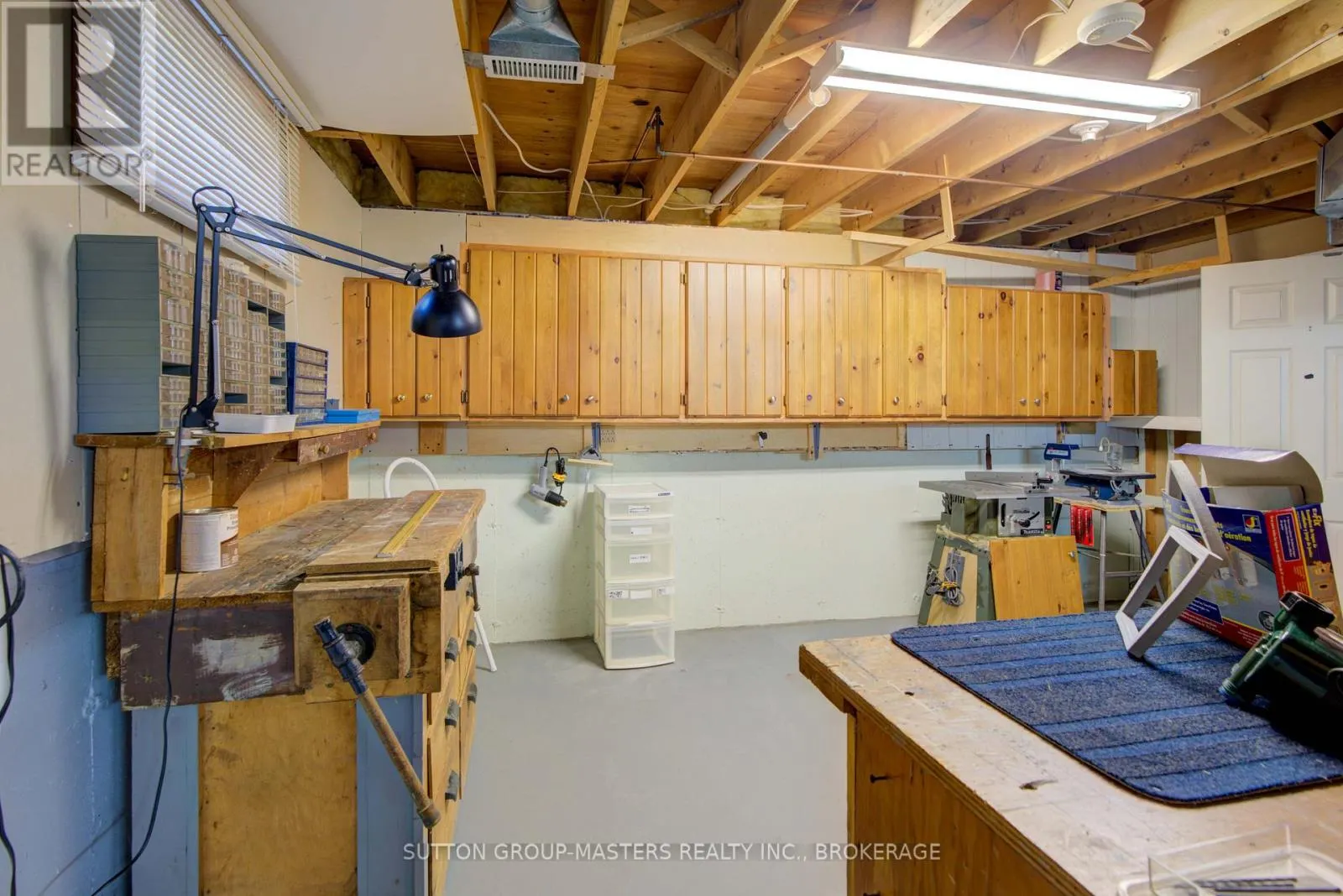 COUNTRY CL - 17 COUNTRY CLUB DRIVE, #Country Cl