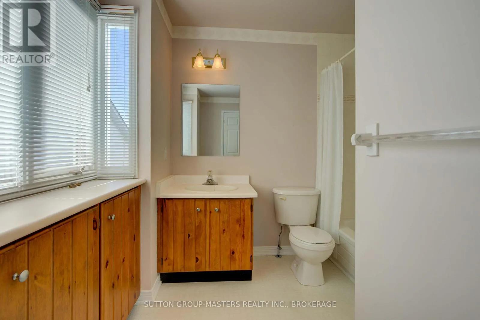 COUNTRY CL - 17 COUNTRY CLUB DRIVE, #Country Cl