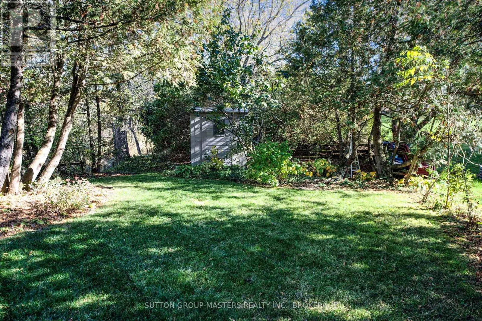 COUNTRY CL - 17 COUNTRY CLUB DRIVE, #Country Cl