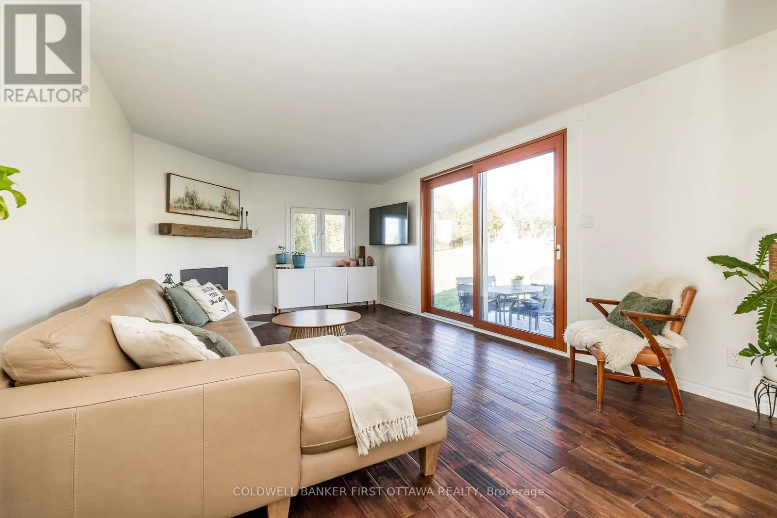 100 MANION HEIGHTS CRESCENT