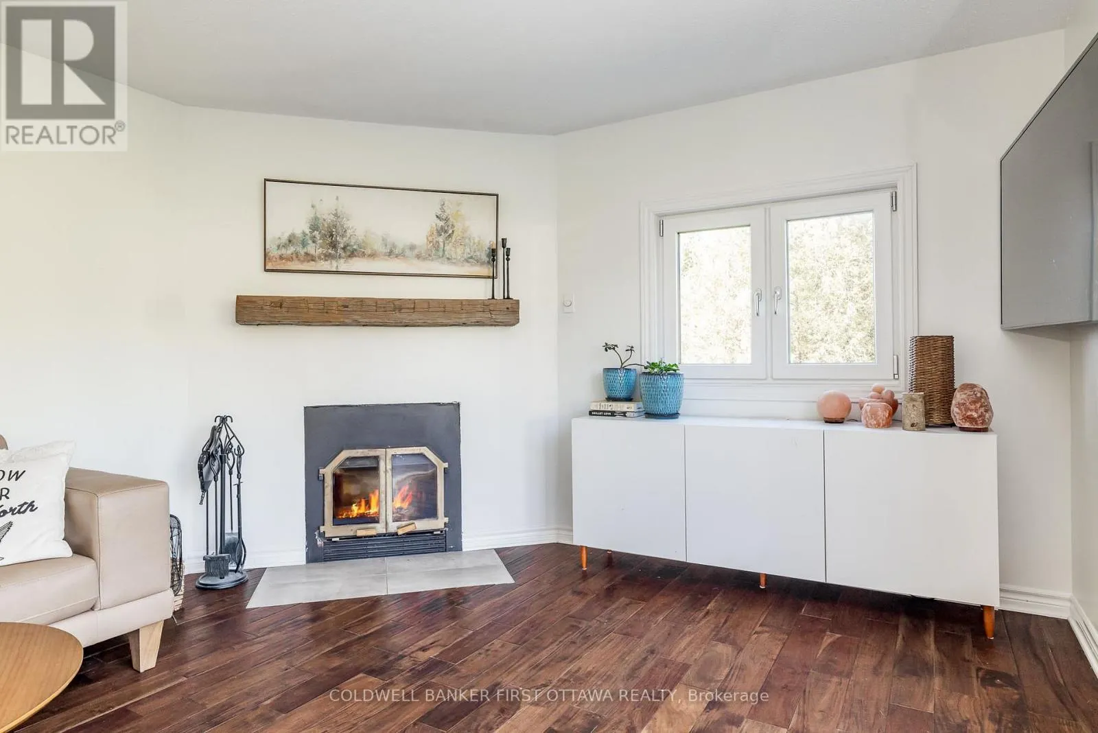 100 MANION HEIGHTS CRESCENT