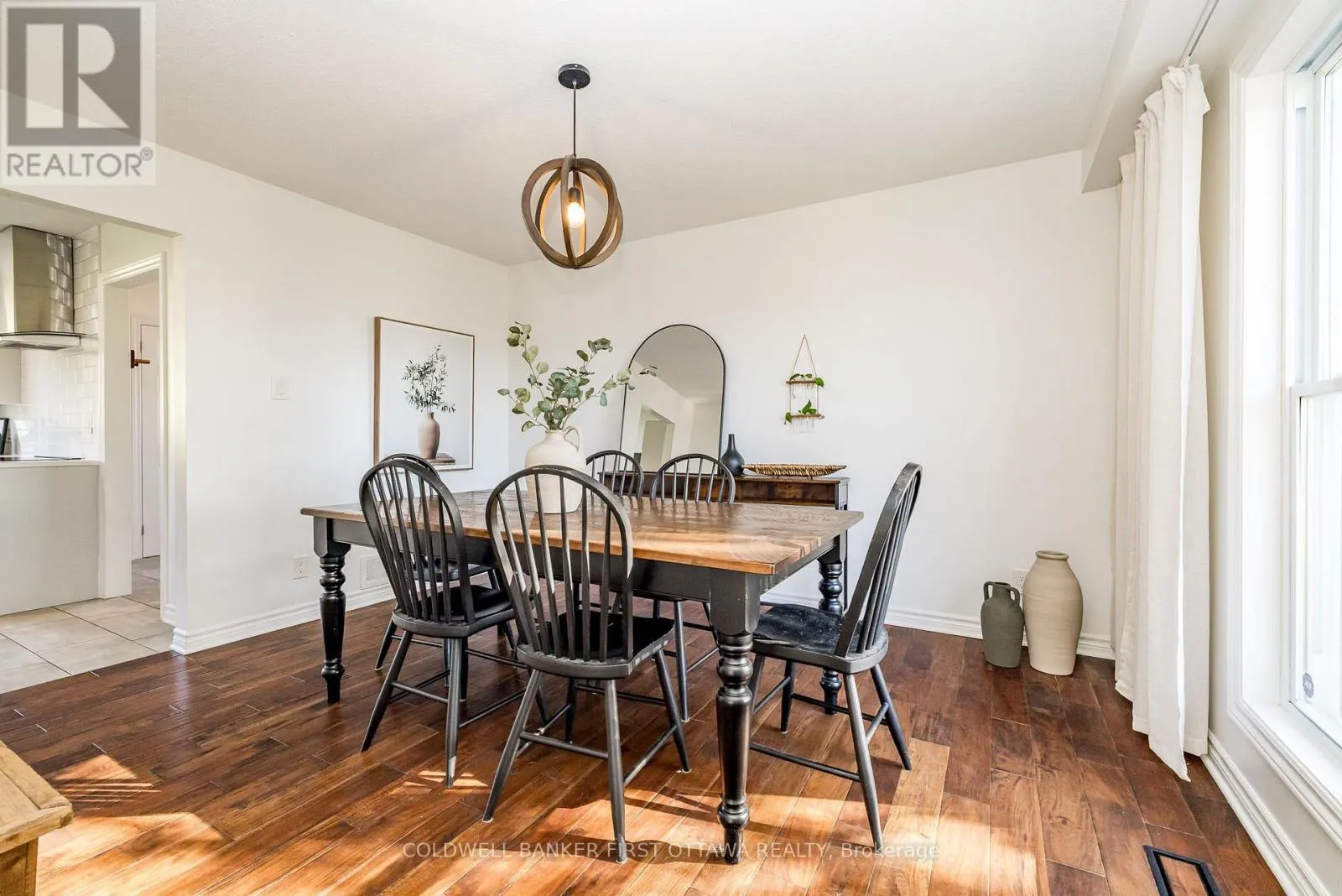 100 MANION HEIGHTS CRESCENT