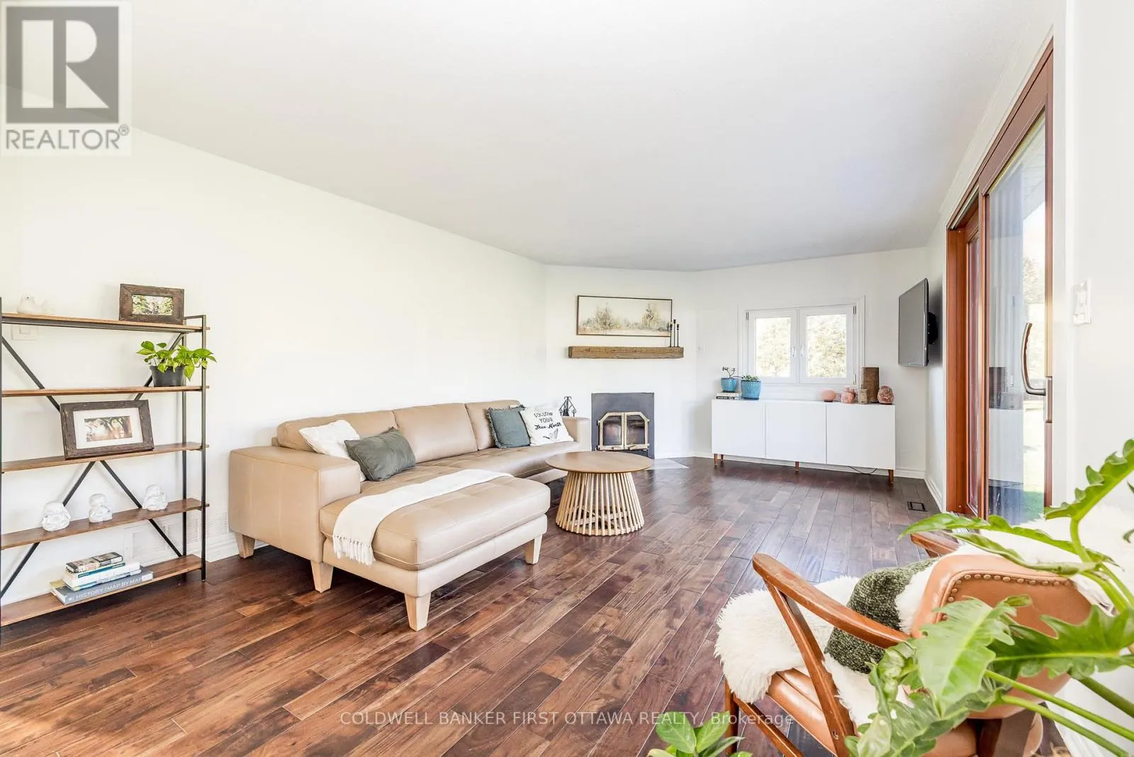 100 MANION HEIGHTS CRESCENT