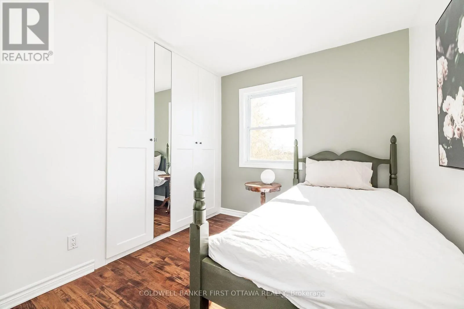 100 MANION HEIGHTS CRESCENT