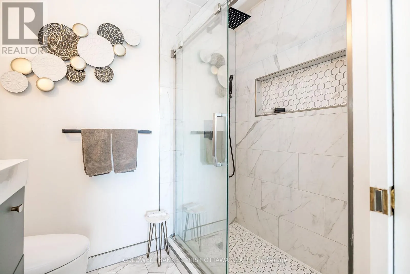 100 MANION HEIGHTS CRESCENT