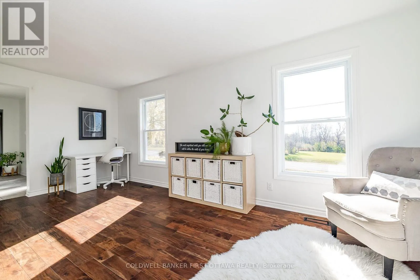 100 MANION HEIGHTS CRESCENT