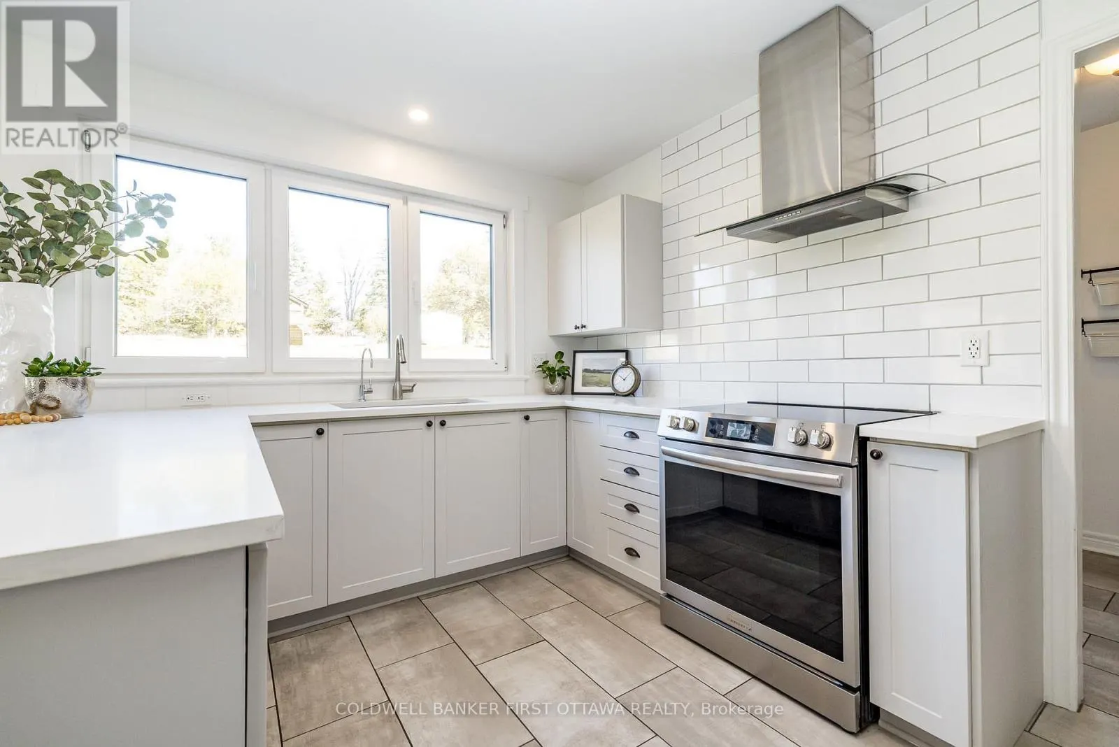 100 MANION HEIGHTS CRESCENT