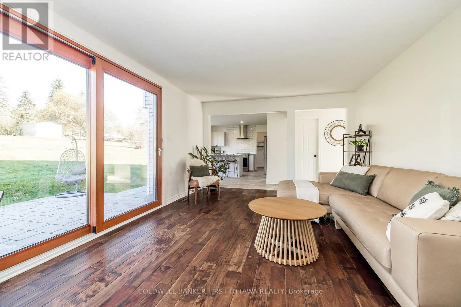 100 MANION HEIGHTS CRESCENT