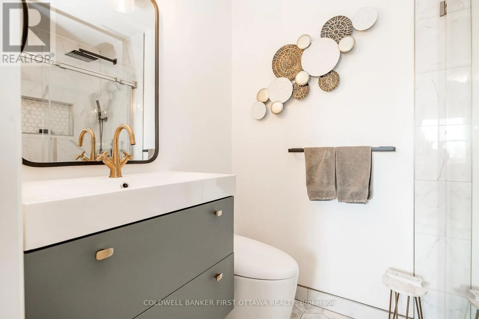 100 MANION HEIGHTS CRESCENT