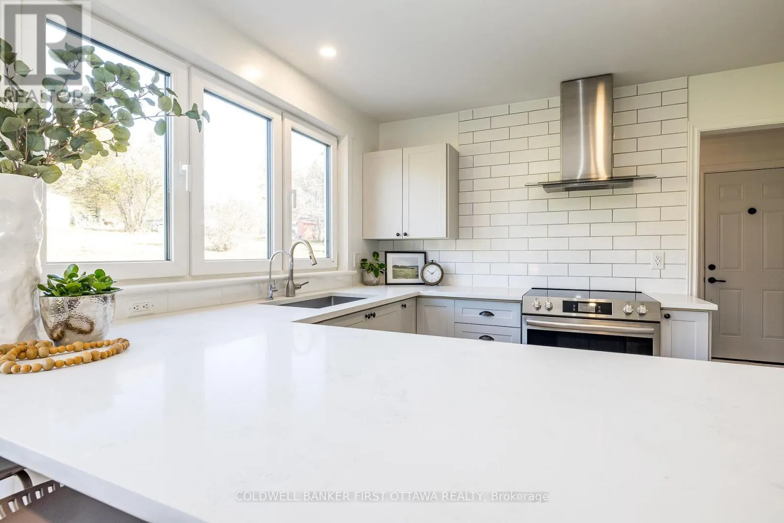 100 MANION HEIGHTS CRESCENT