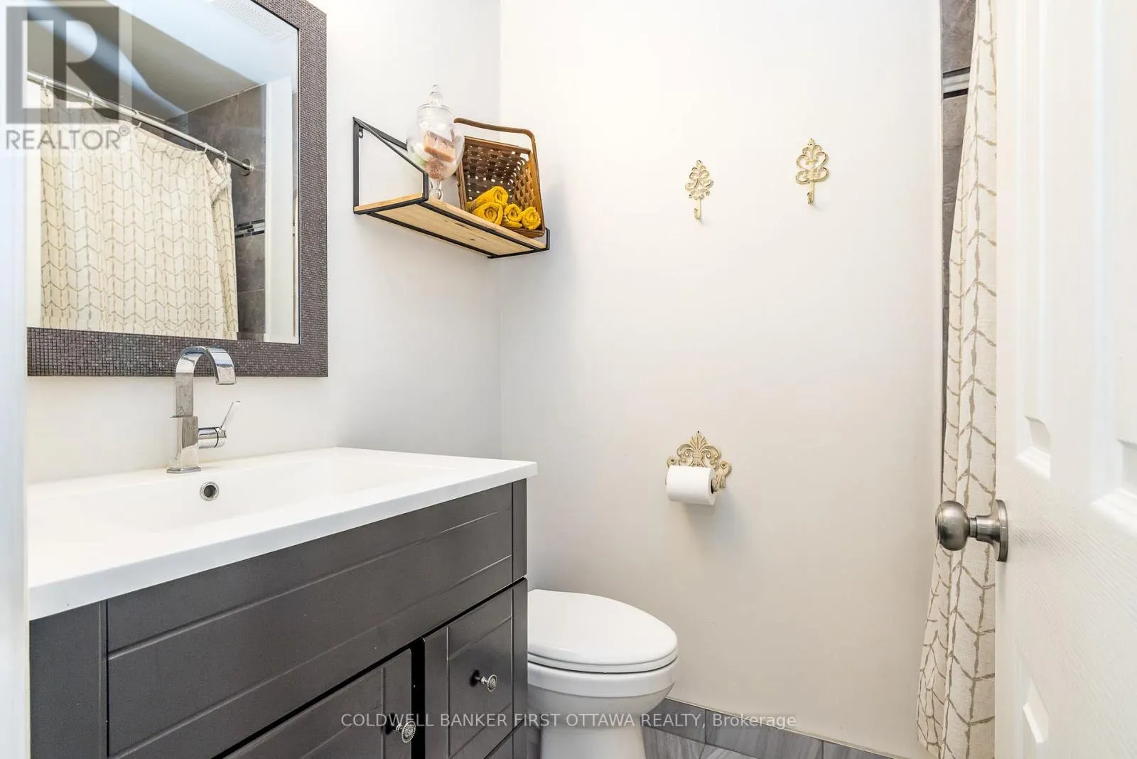 100 MANION HEIGHTS CRESCENT