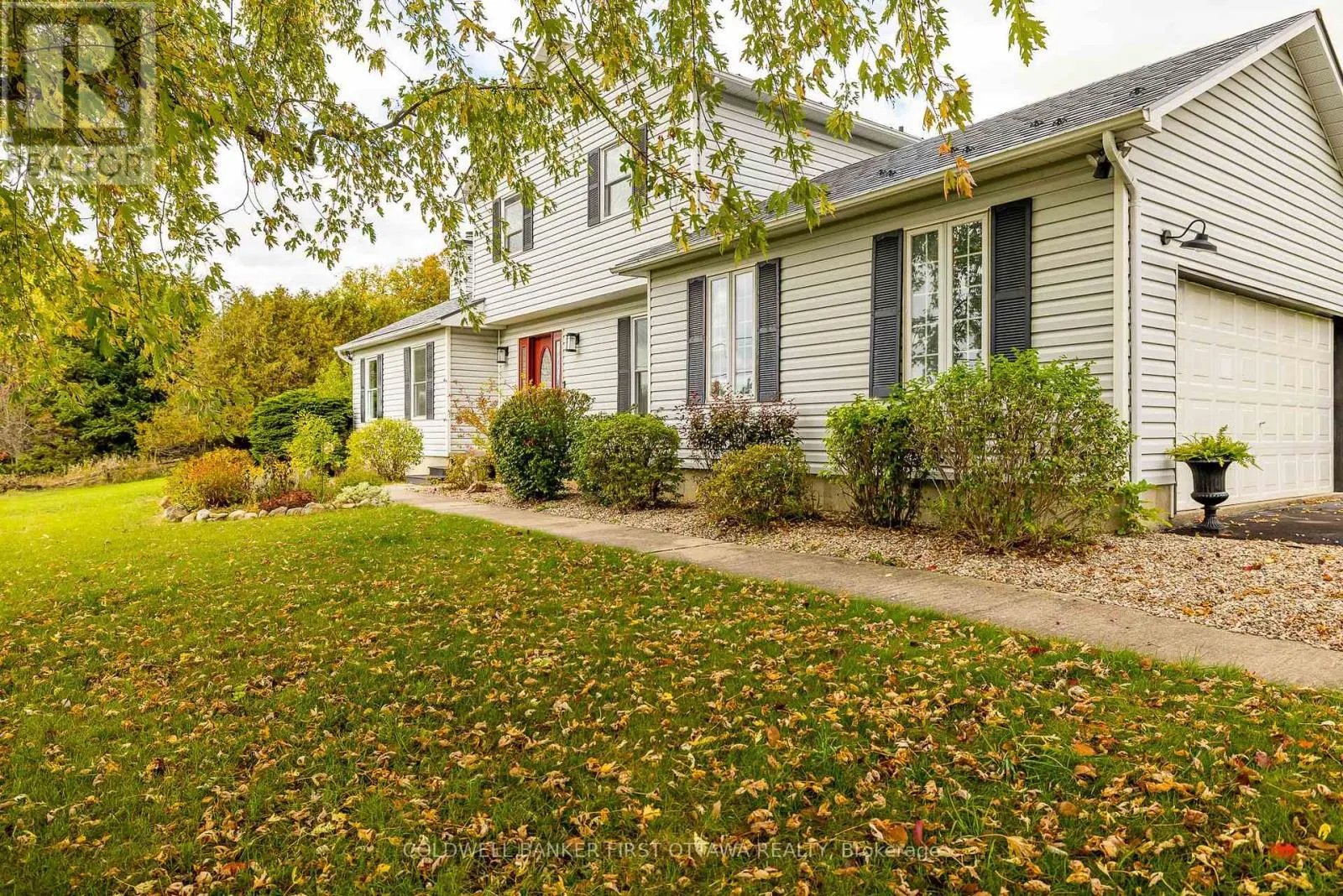 100 MANION HEIGHTS CRESCENT