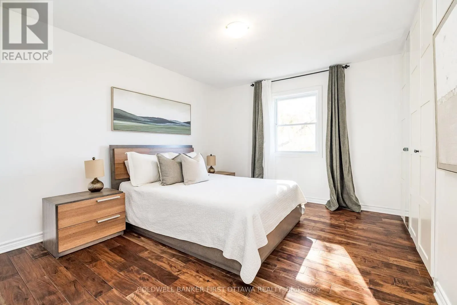 100 MANION HEIGHTS CRESCENT