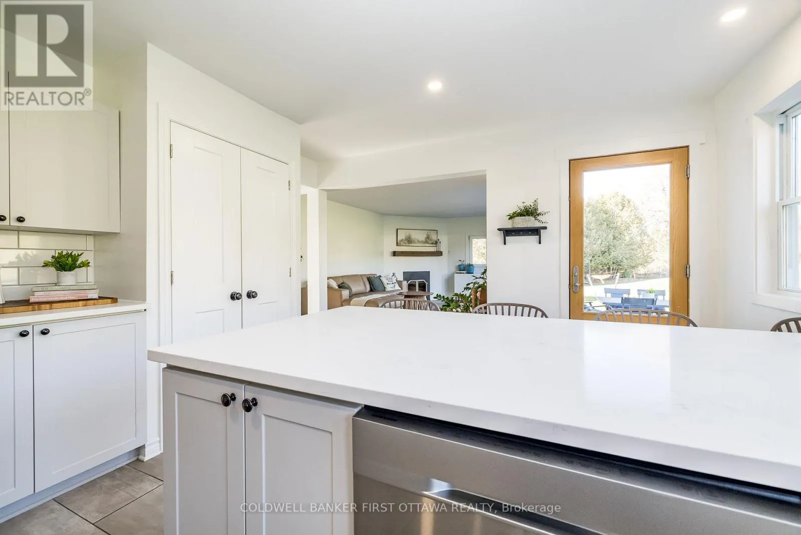 100 MANION HEIGHTS CRESCENT