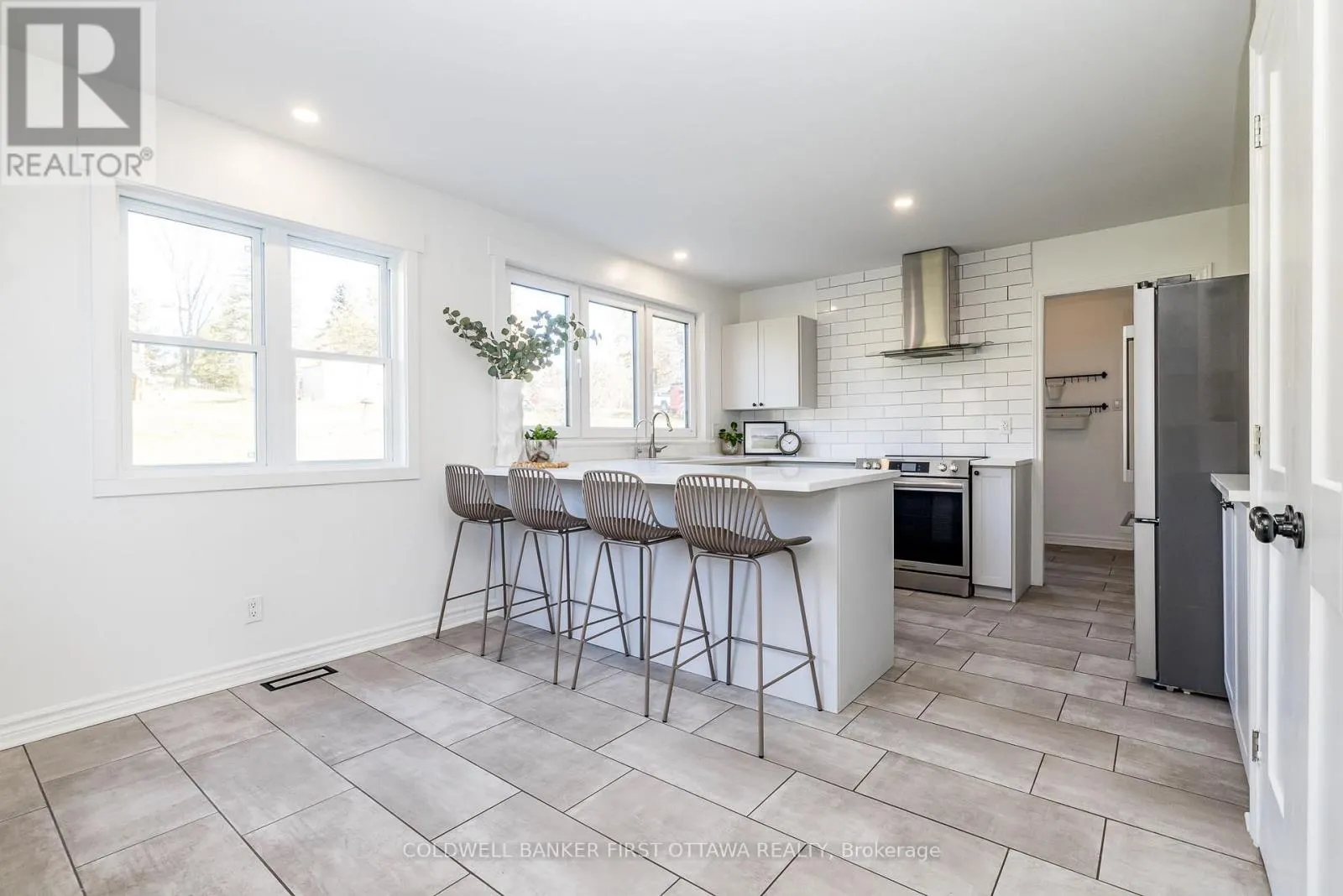 100 MANION HEIGHTS CRESCENT