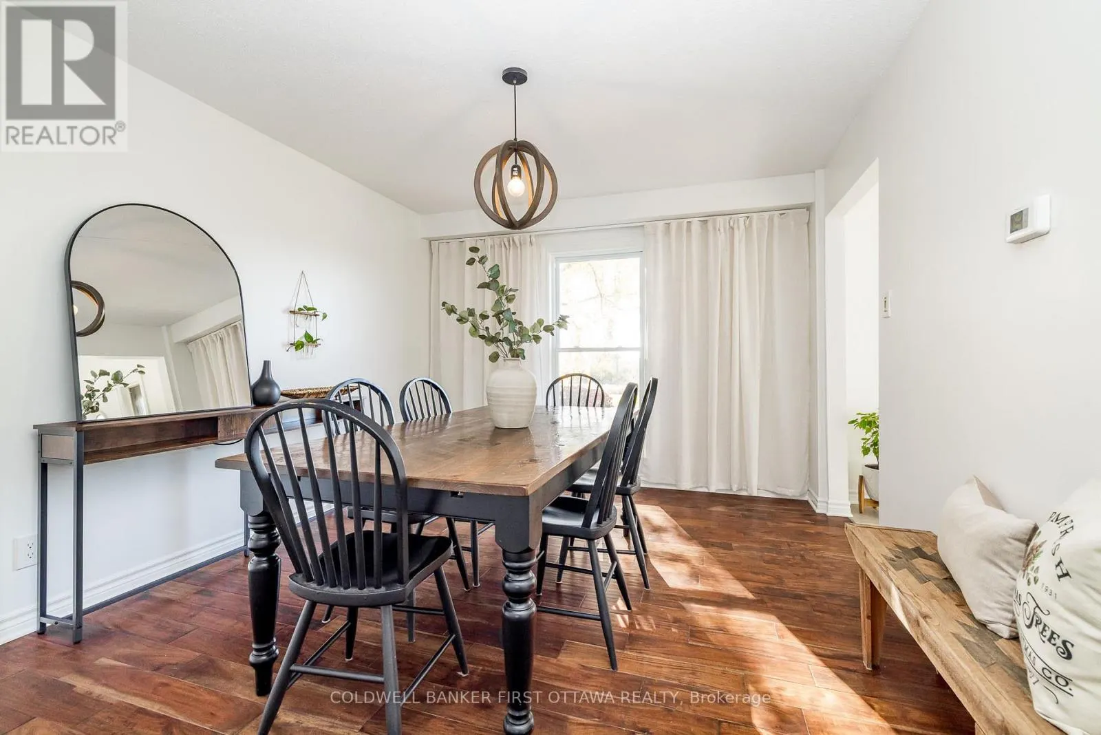 100 MANION HEIGHTS CRESCENT