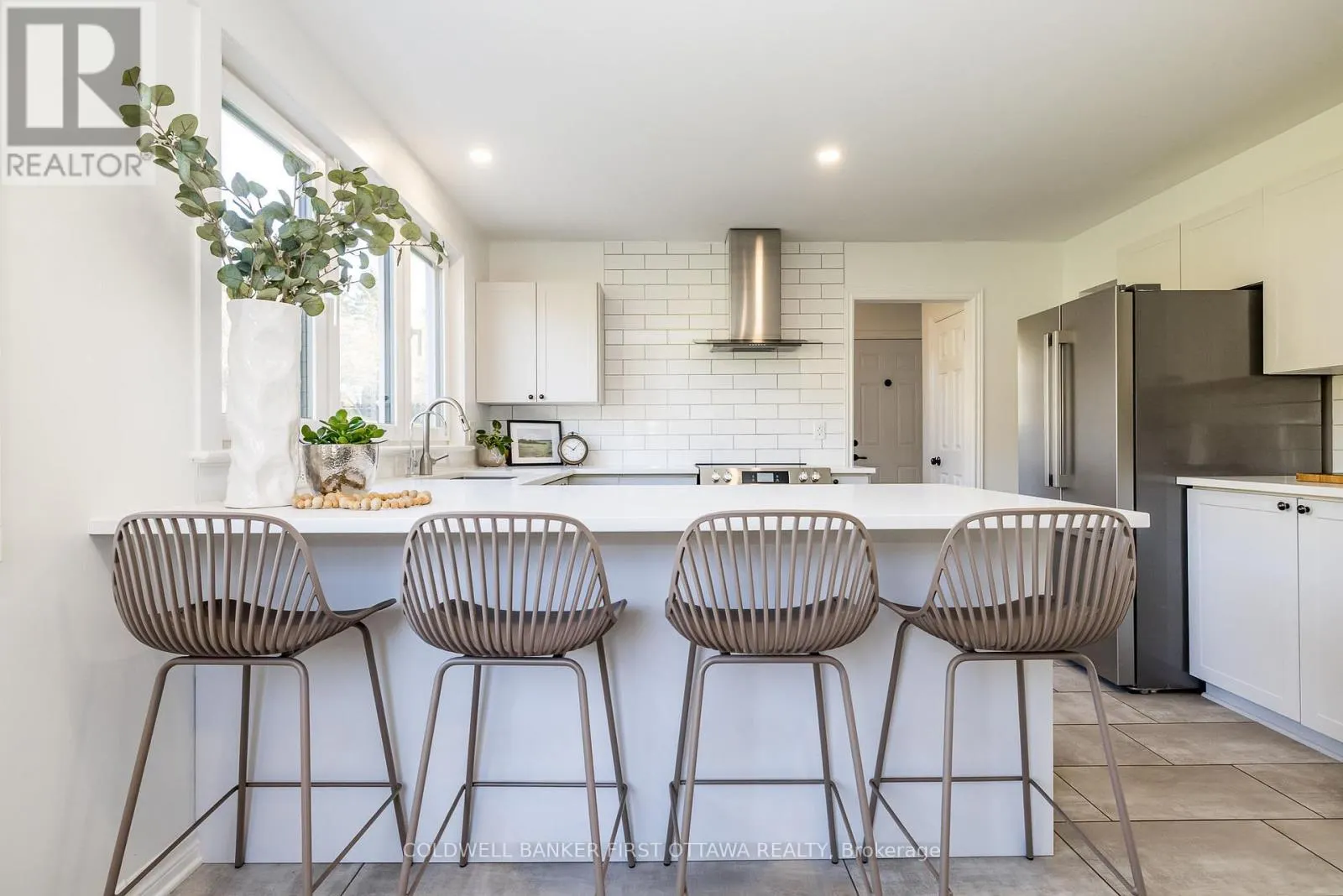 100 MANION HEIGHTS CRESCENT