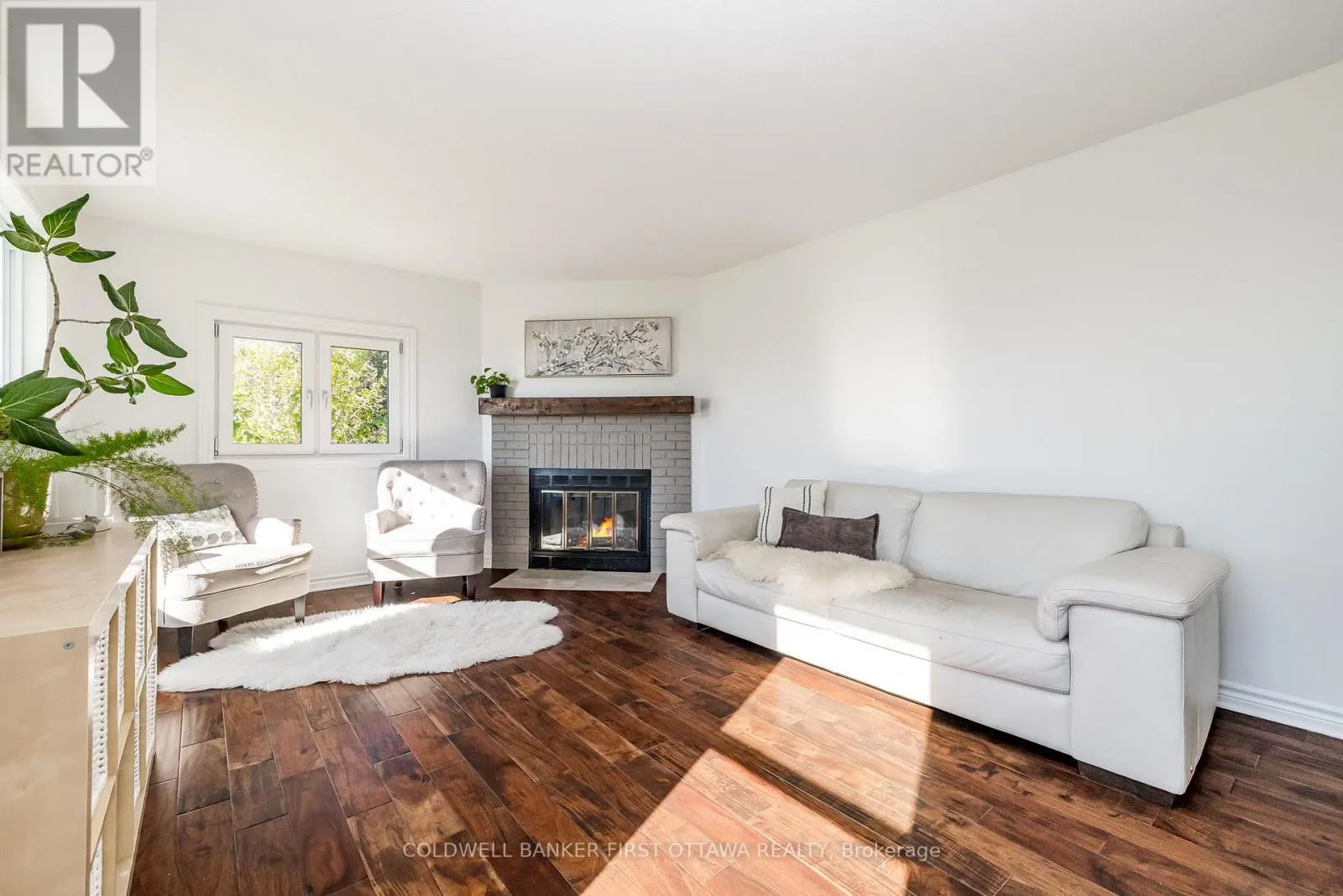 100 MANION HEIGHTS CRESCENT