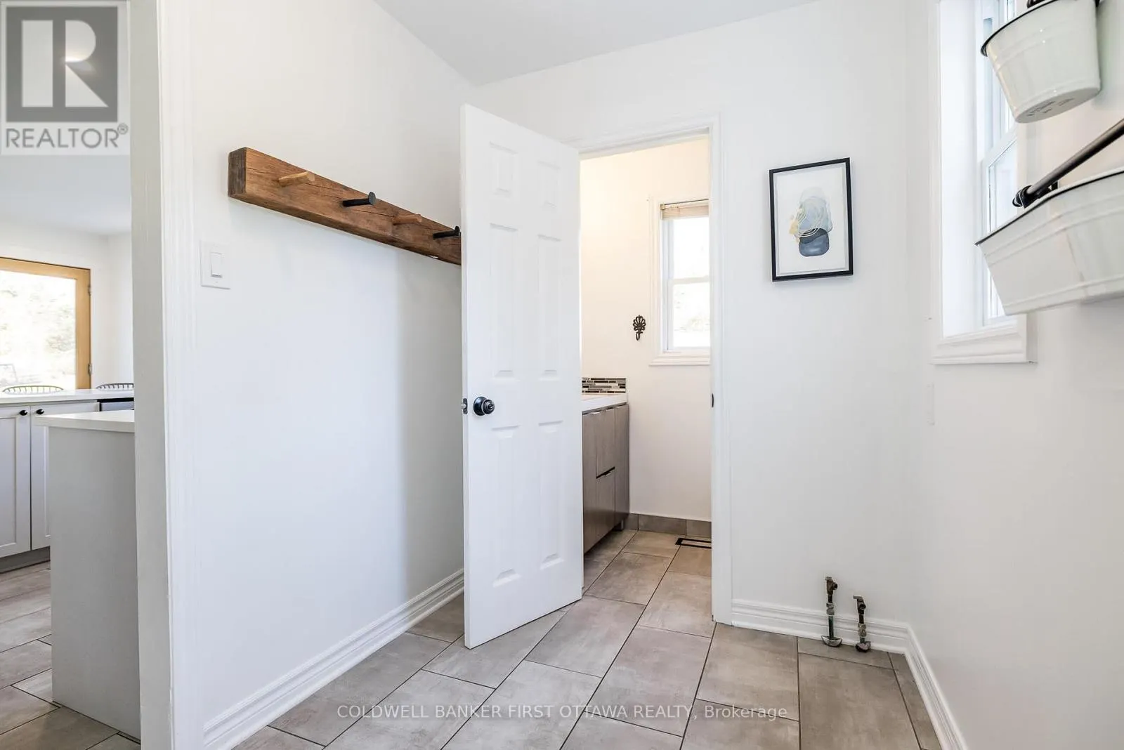 100 MANION HEIGHTS CRESCENT