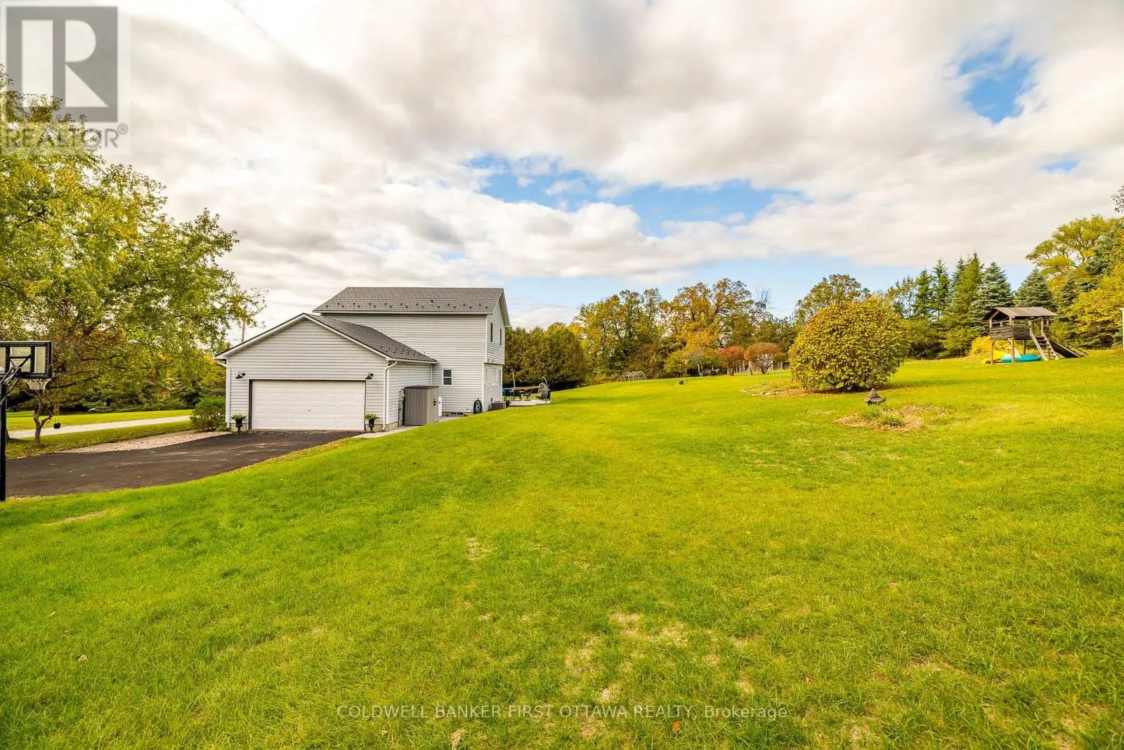 100 MANION HEIGHTS CRESCENT