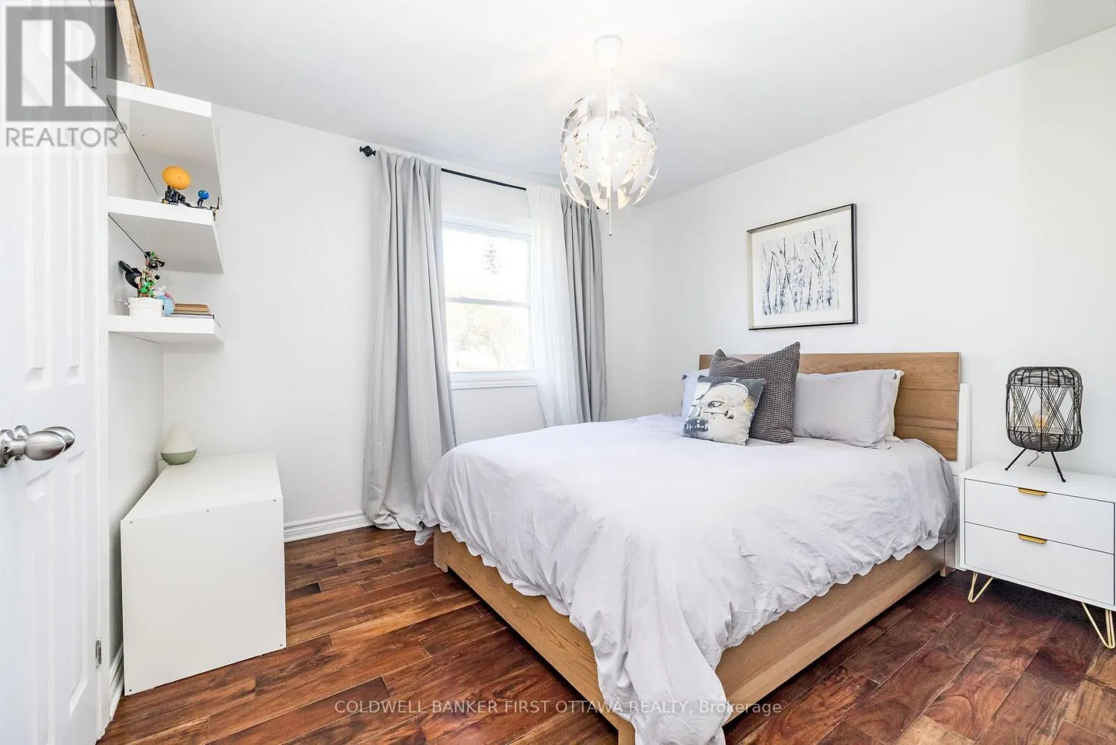 100 MANION HEIGHTS CRESCENT