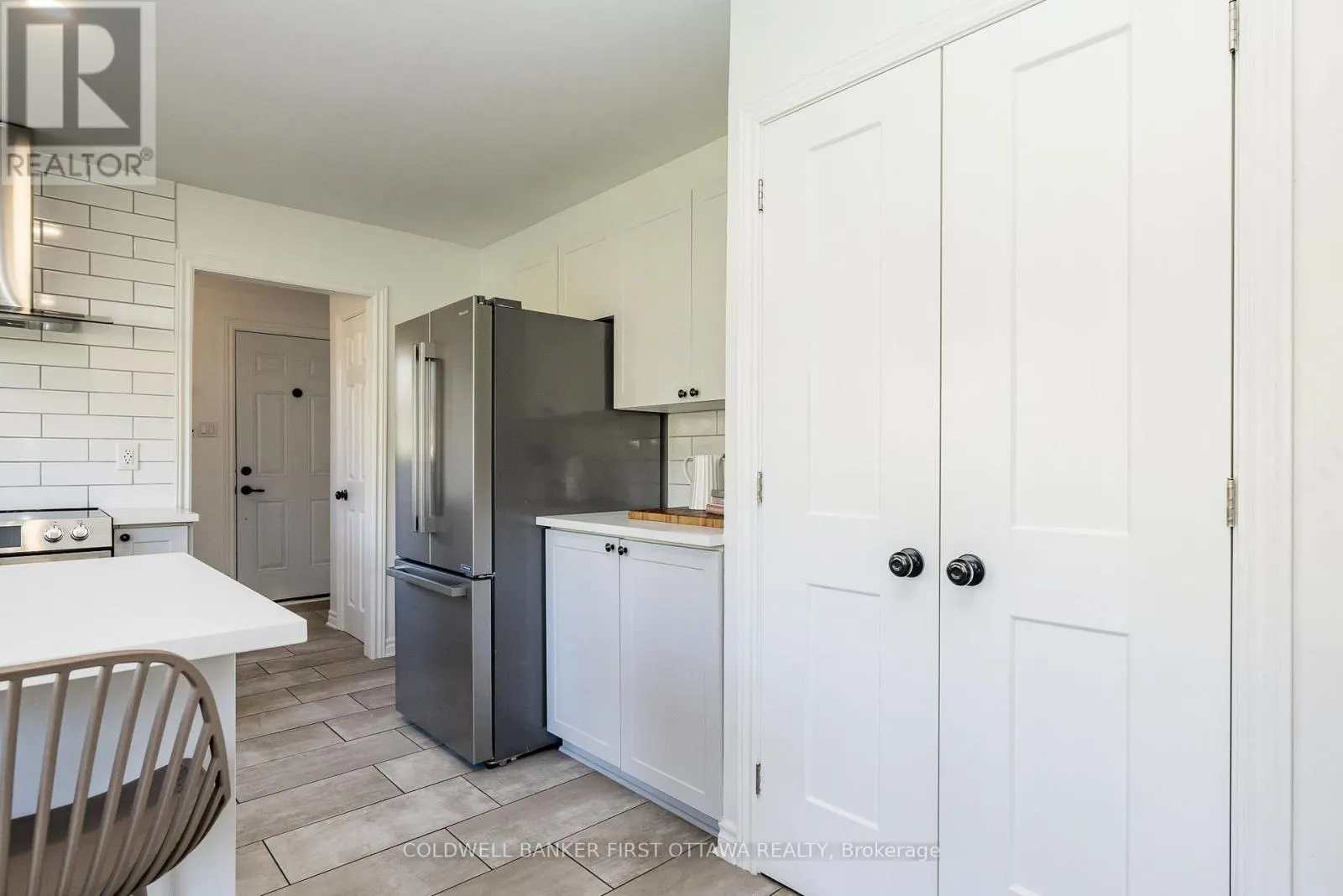 100 MANION HEIGHTS CRESCENT