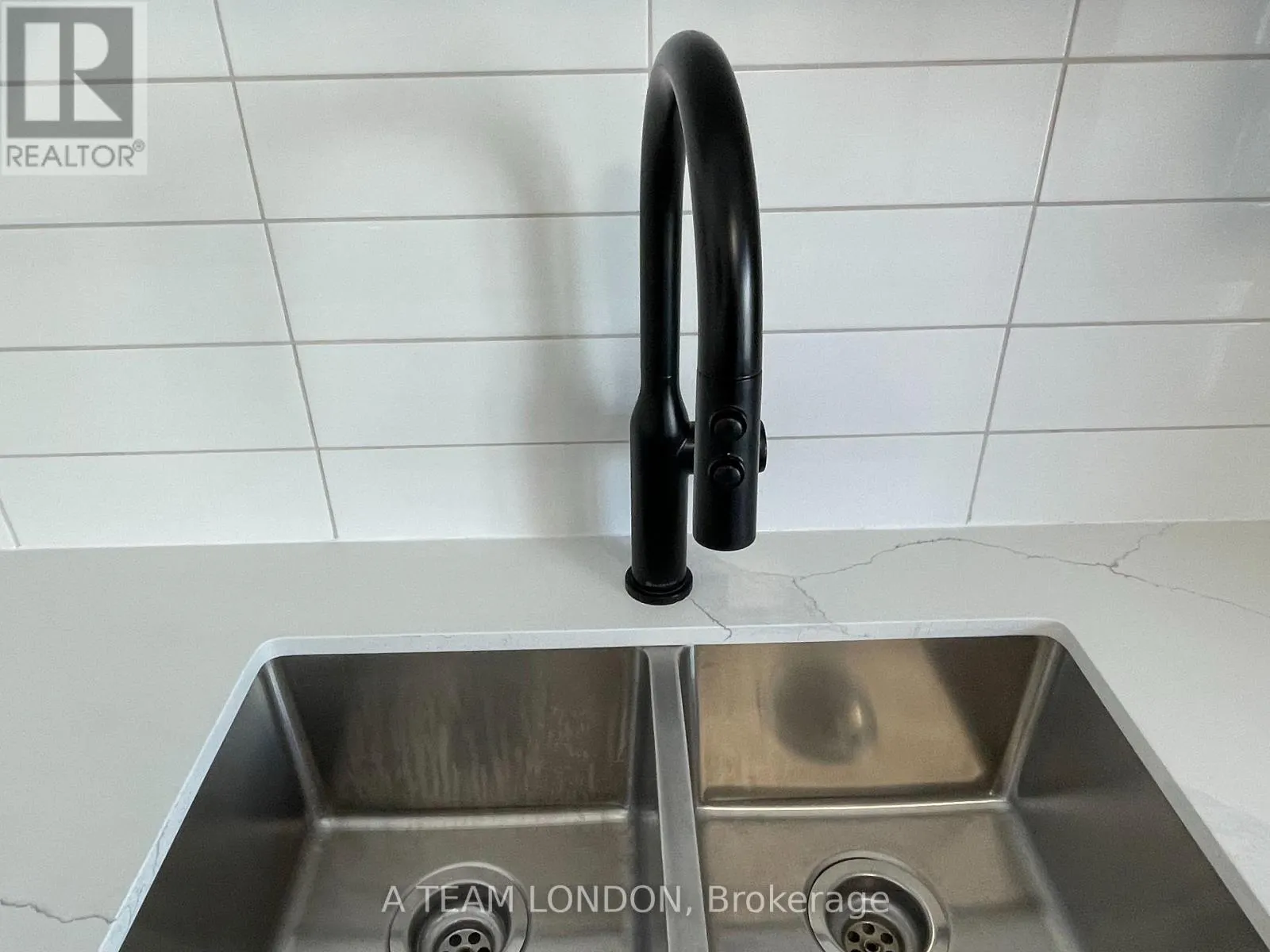 39 - 35 WATERMAN AVENUE, #39