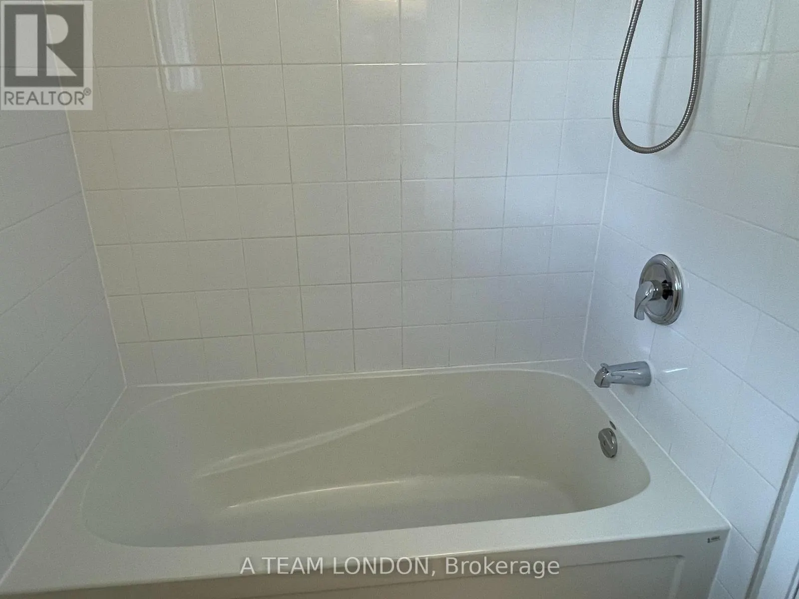 39 - 35 WATERMAN AVENUE, #39