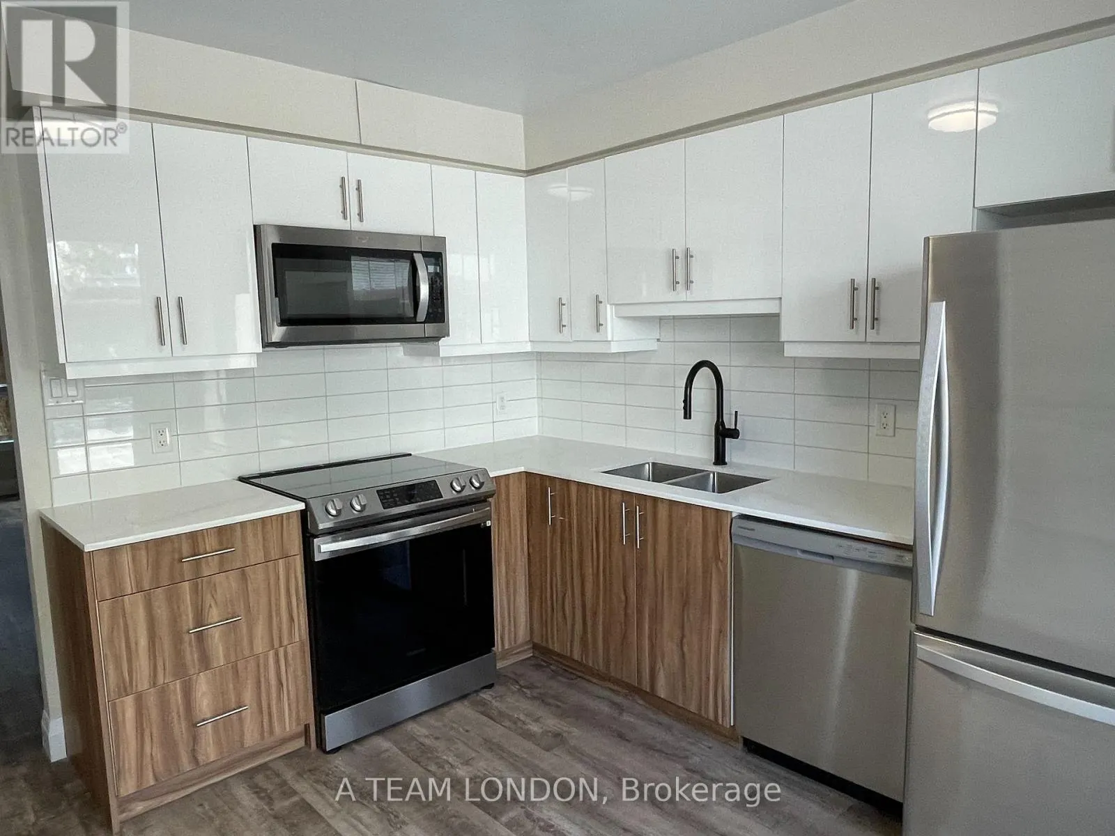 39 - 35 WATERMAN AVENUE, #39